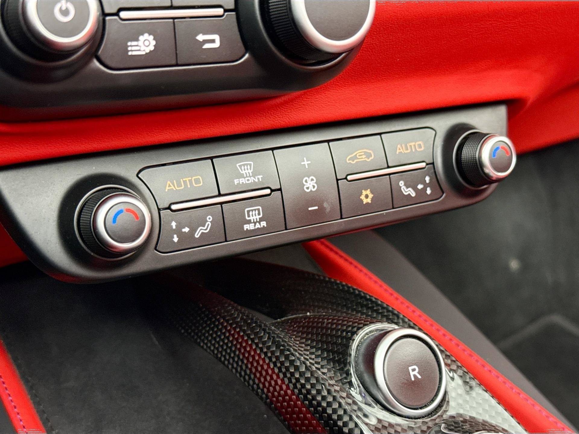 Used 2019 Ferrari Portofino RWD image 17