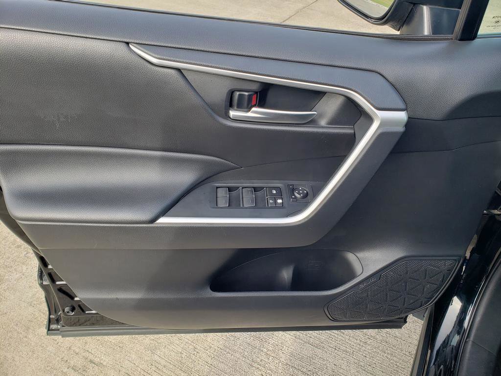 Used 2023 Toyota RAV4 XLE image 17