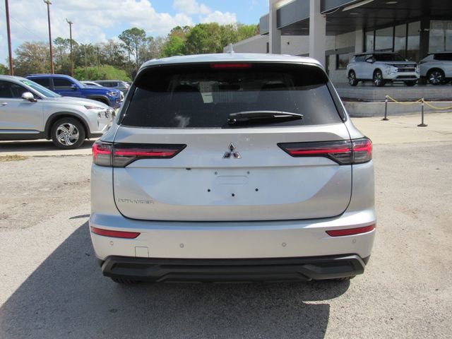 New 2026 Mitsubishi Outlander ES image 4