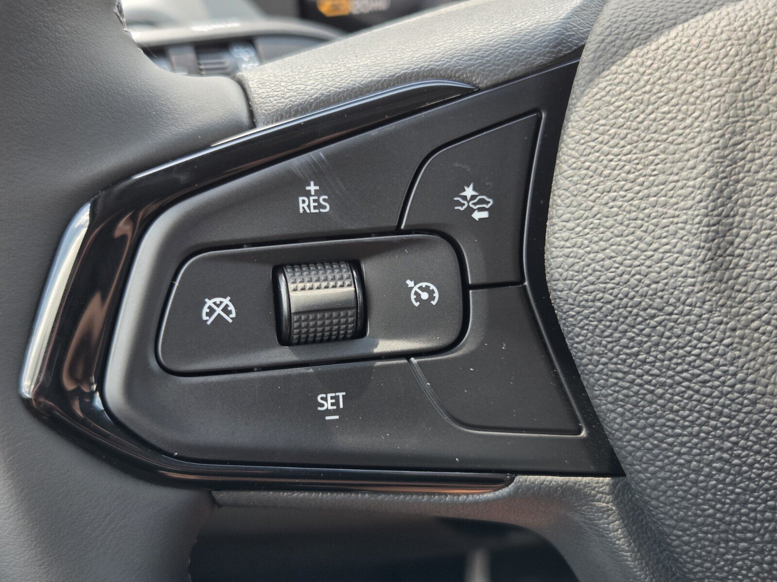 New 2027 Chevrolet Bolt LT w/ Comfort Package FWD image 13