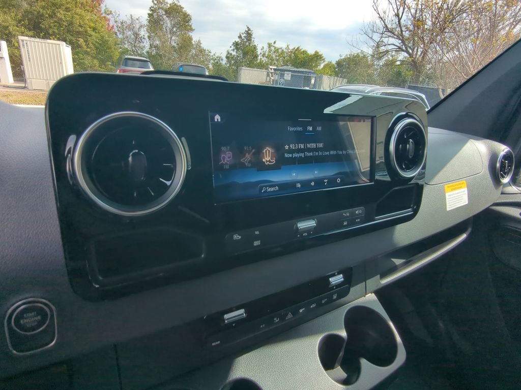 Used 2025 Mercedes-Benz Sprinter 2500 image 6