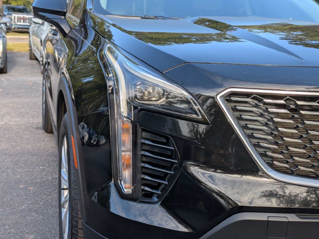 Used 2023 Cadillac XT4 Luxury w/ Cold Weather Package FWD image 12
