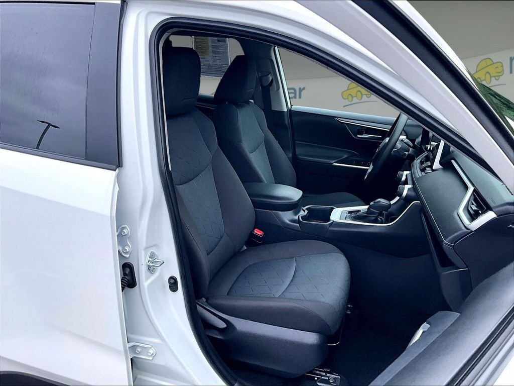 Used 2025 Toyota RAV4 XLE AWD/4WD image 11