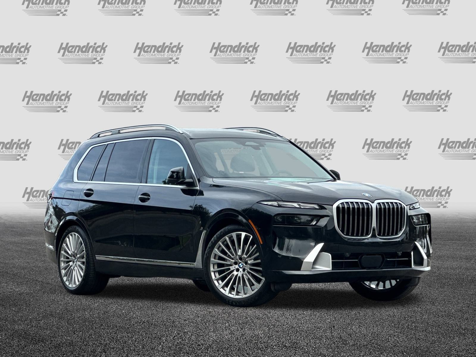 Used 2025 BMW X7 xDrive40i w/ Premium Package image 2
