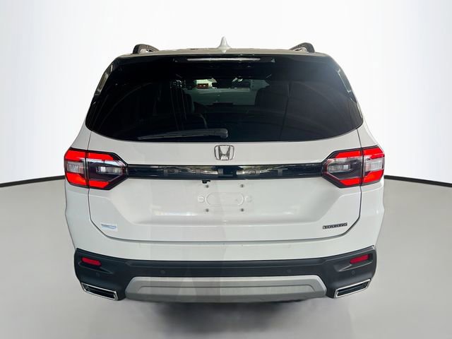 Used 2025 Honda Pilot Touring image 7