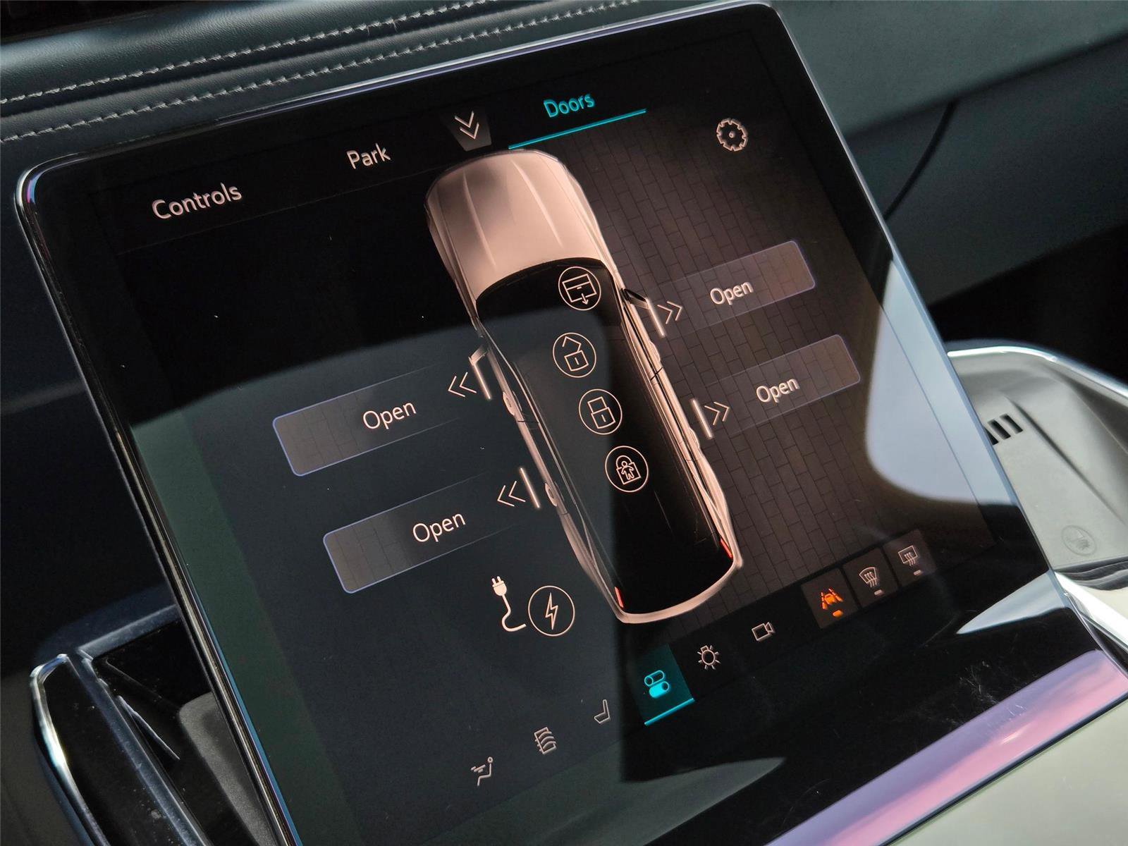 Certified 2025 Cadillac Escalade IQ Luxury 2 AWD/4WD image 15
