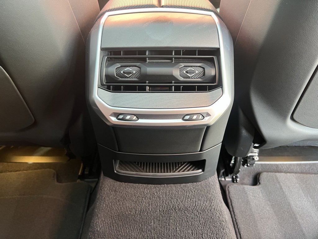 Used 2023 BMW i7 xDrive60 image 26