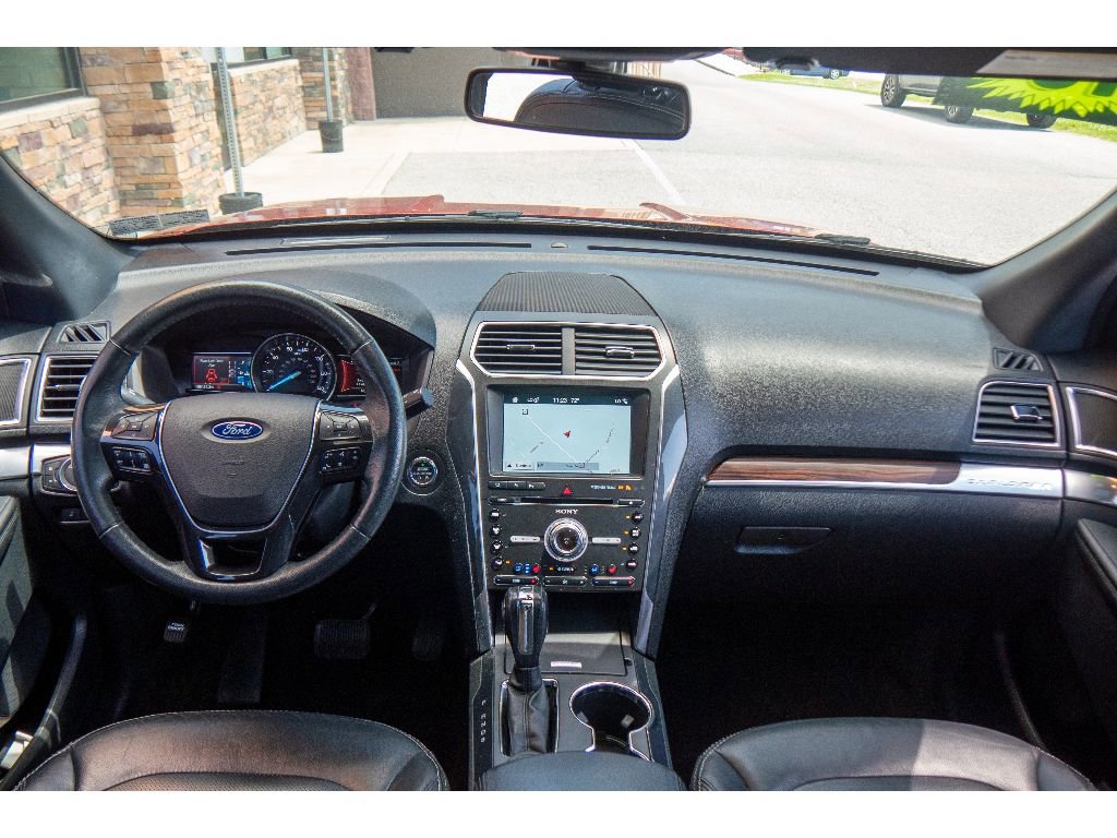 Used 2018 Ford Explorer Limited w/ Equipment Group 301A AWD/4WD image 13