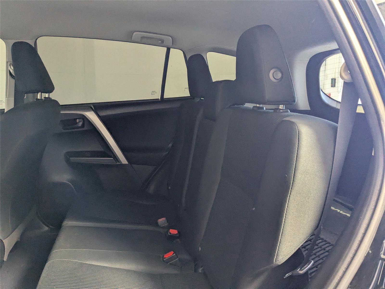 Used 2018 Toyota RAV4 LE image 24