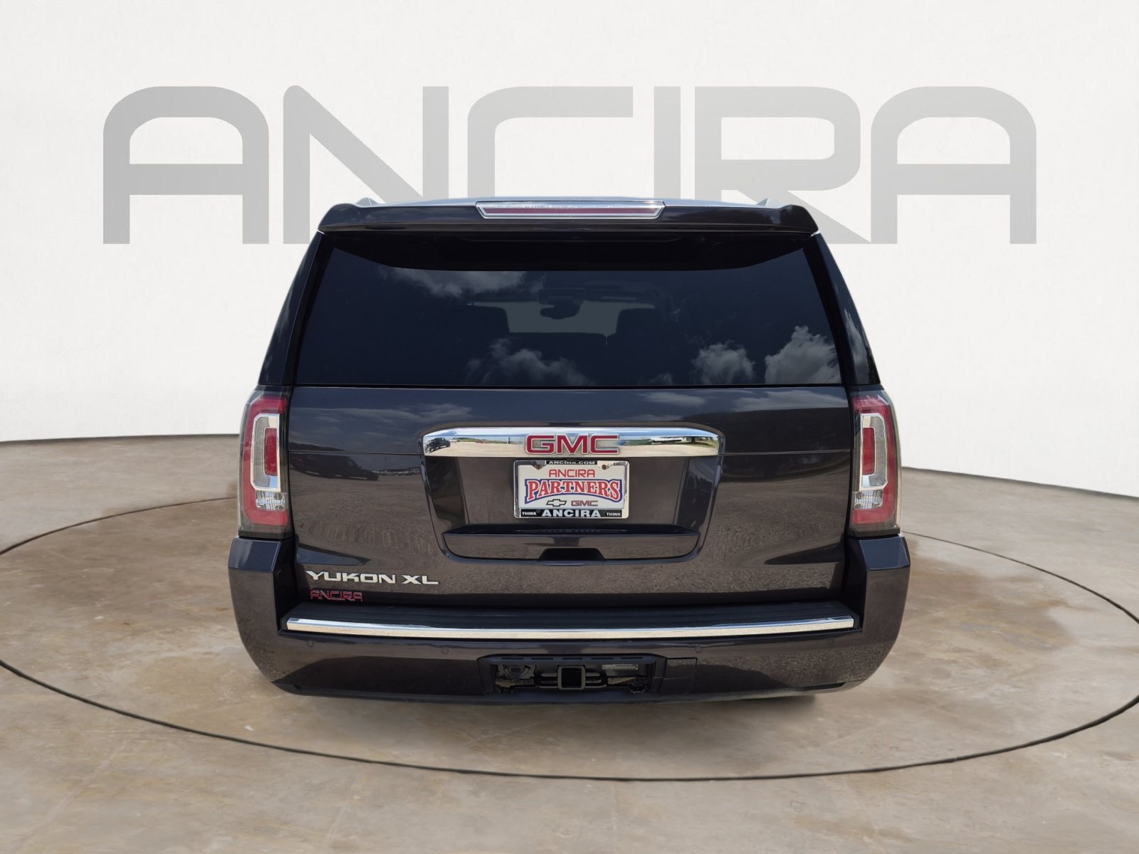 Used 2017 GMC Yukon XL Denali w/ Open Road Package AWD/4WD image 9