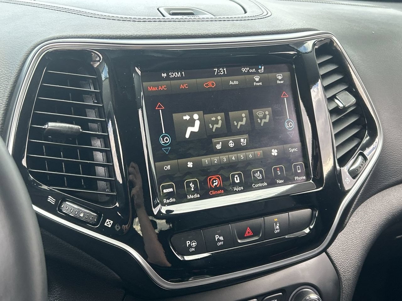 Used 2019 Jeep Cherokee Limited w/ Luxury Group FWD image 22