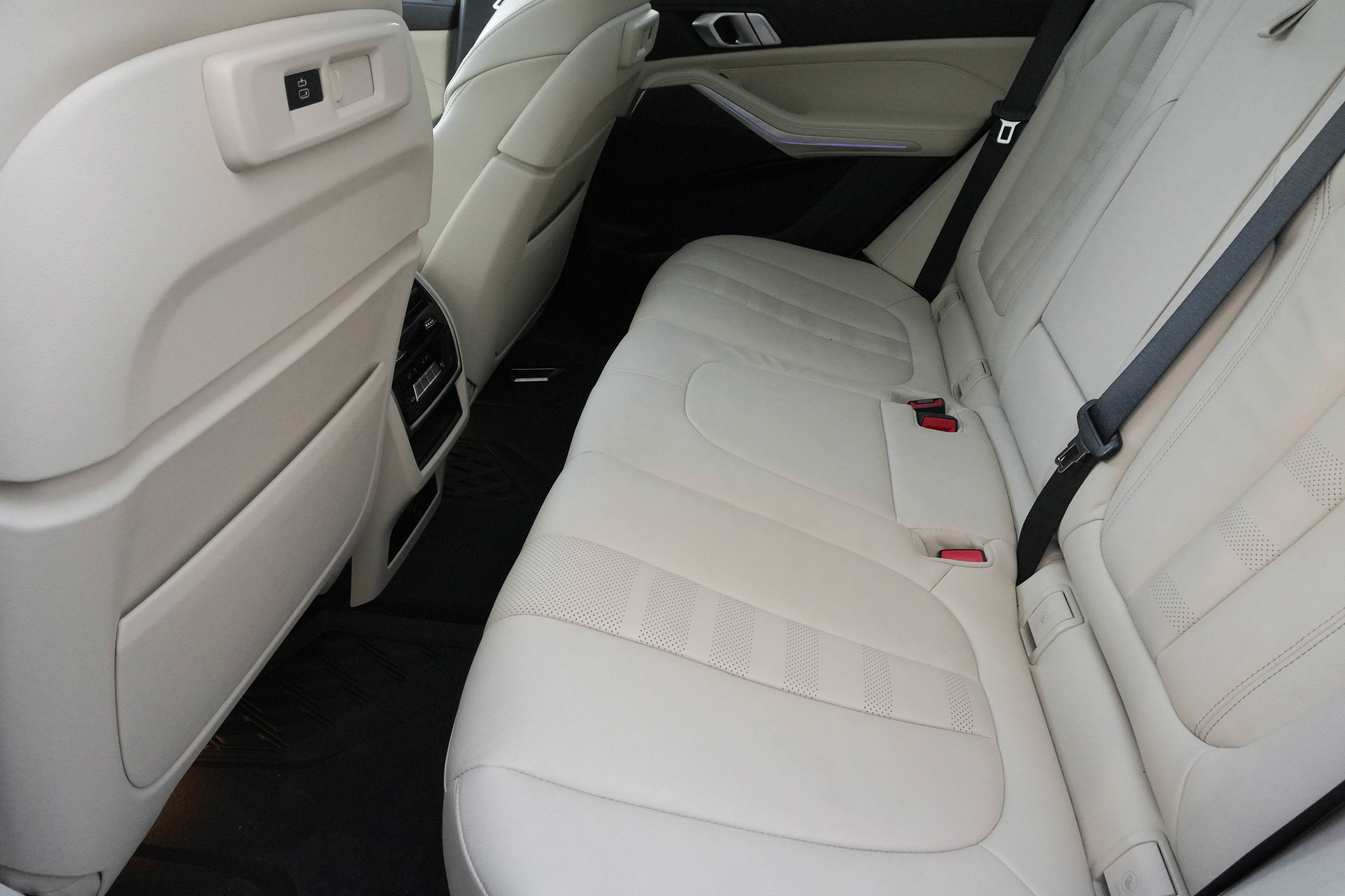 Used 2022 BMW X5 xDrive40i w/ Luxury Seating Package image 32