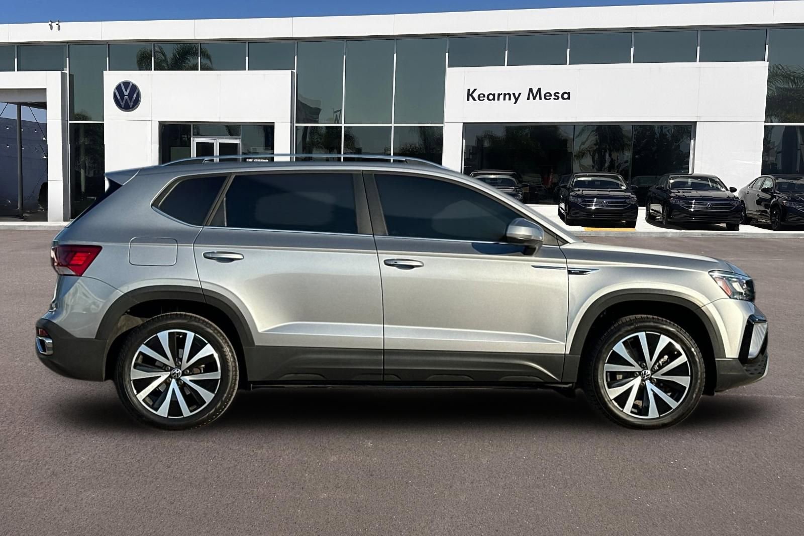 Used 2022 Volkswagen Taos SE image 3