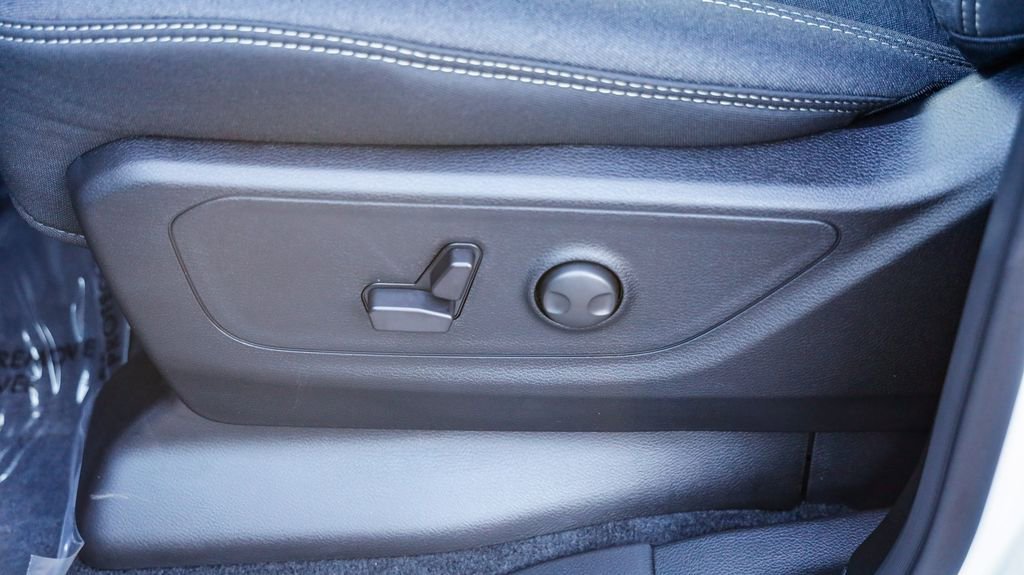 New 2025 RAM 1500 4x4 Crew Cab image 22