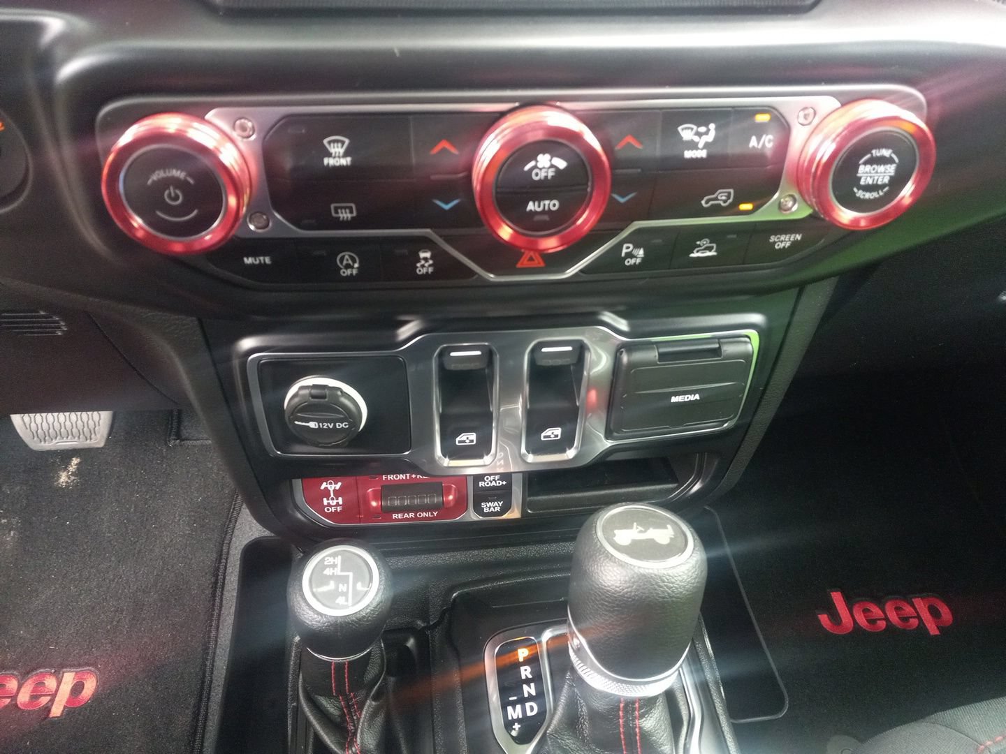 Used 2022 Jeep Wrangler Rubicon w/ LED Lighting Group AWD/4WD image 14