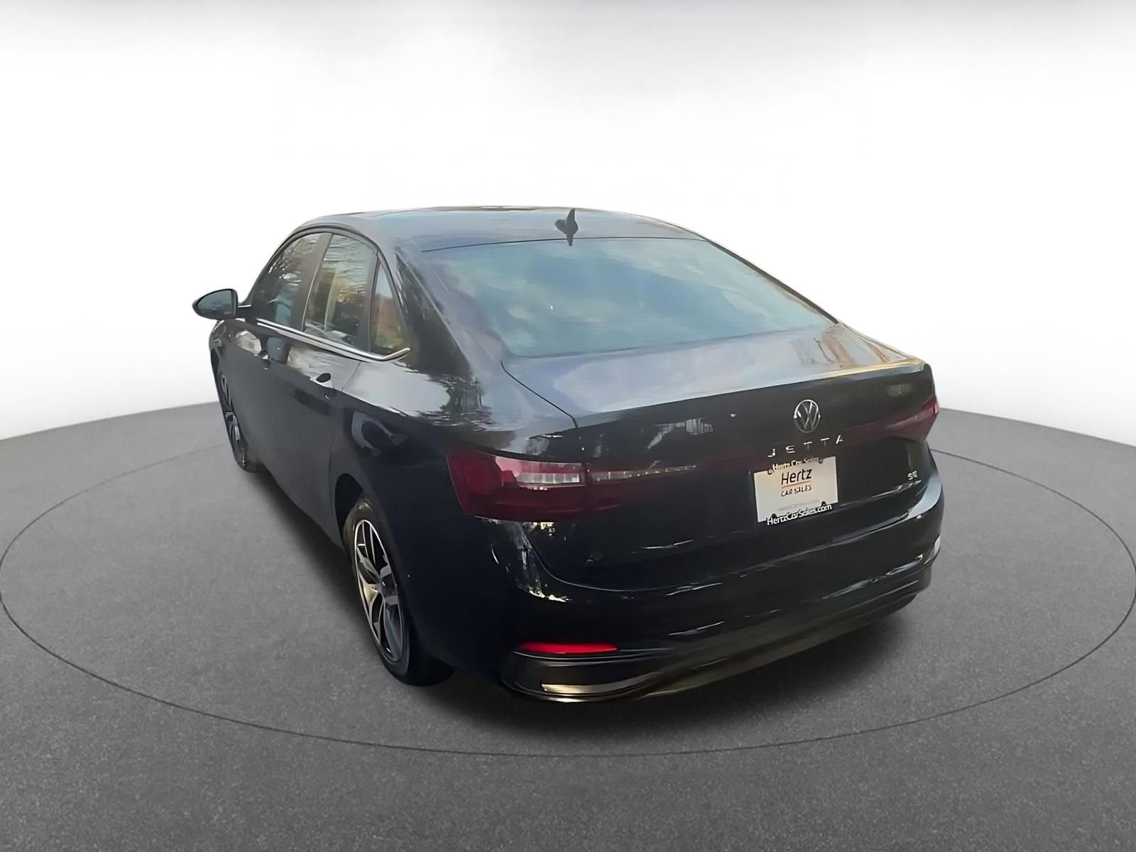 Used 2025 Volkswagen Jetta SE image 12