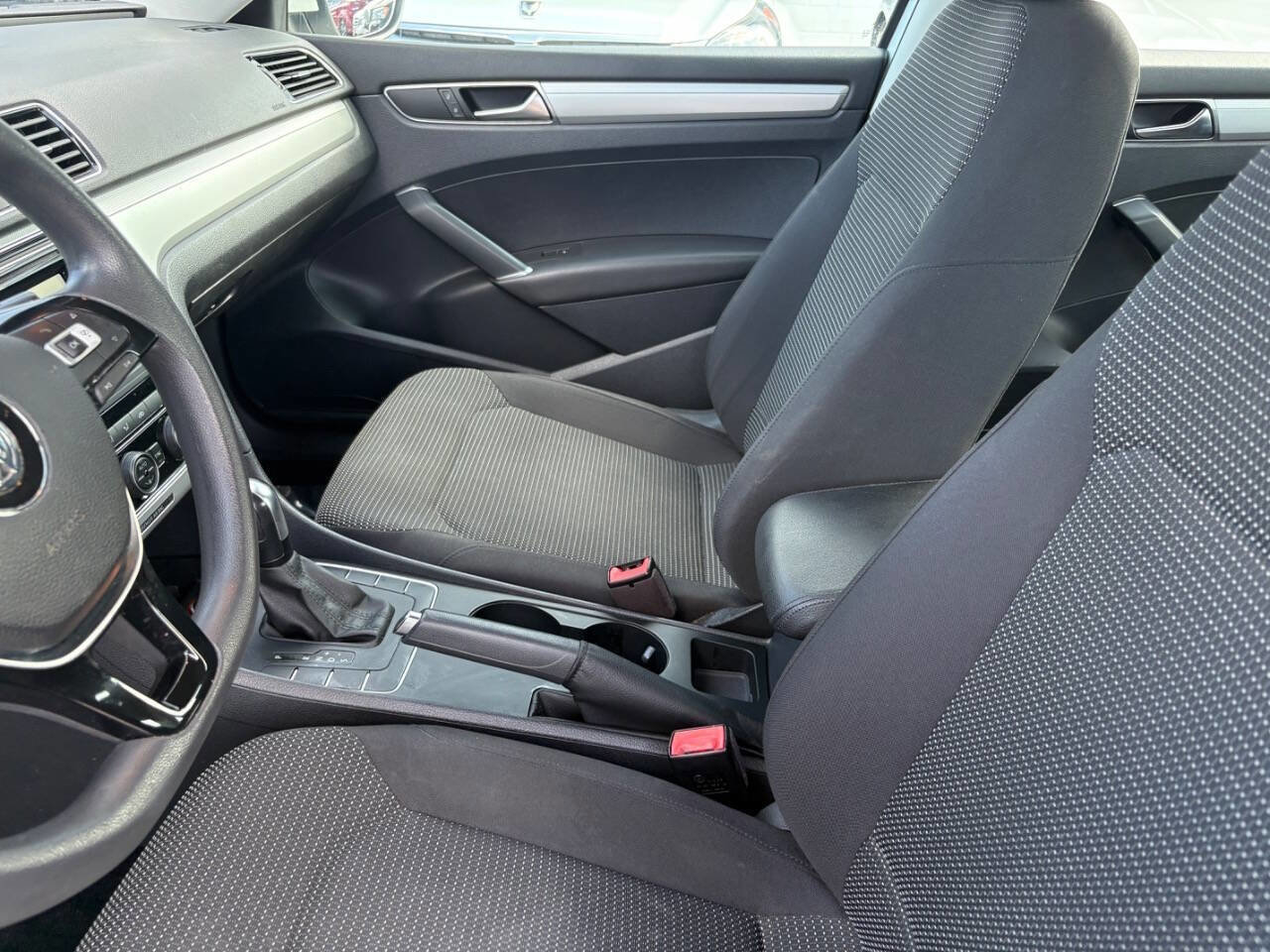 Used 2017 Volkswagen Passat 1.8T S image 15