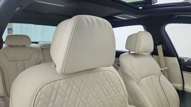 Used 2022 BMW 740i xDrive w/ M Sport Package image 23