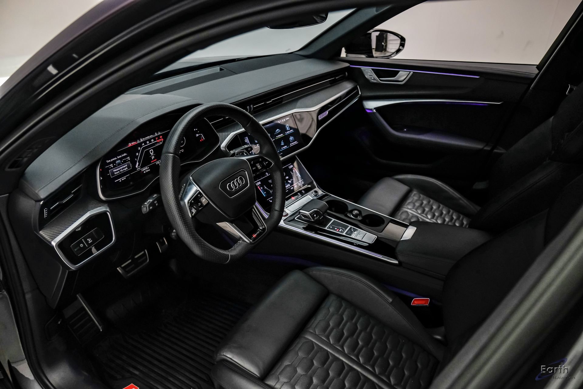 Used 2023 Audi RS 6 w/ Black Optic Package image 2