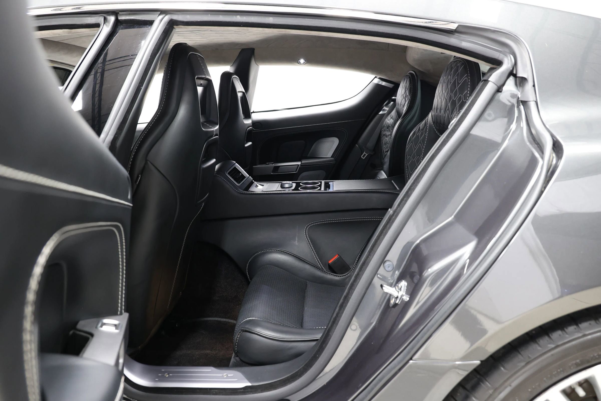 Used 2015 Aston Martin Rapide S image 40