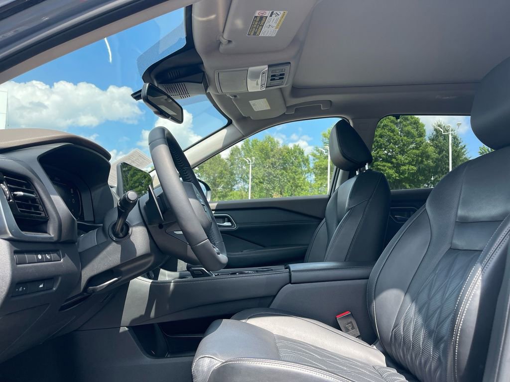 Used 2021 Nissan Rogue Platinum image 9