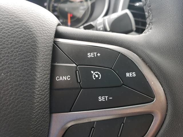 Used 2022 Jeep Cherokee Latitude Lux w/ Sun & Sound Group AWD/4WD image 28