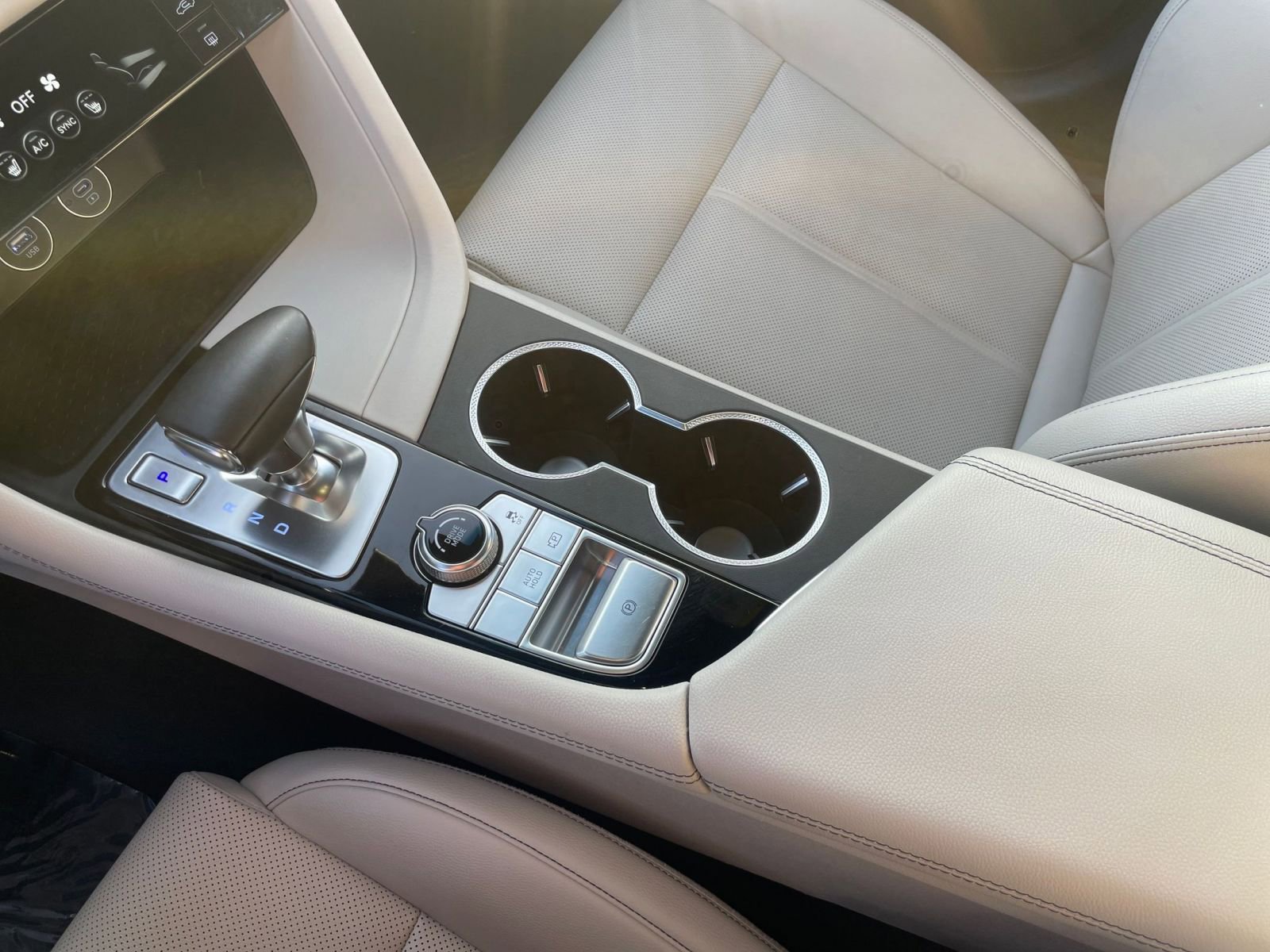 Used 2025 Genesis G70 2.5T image 43