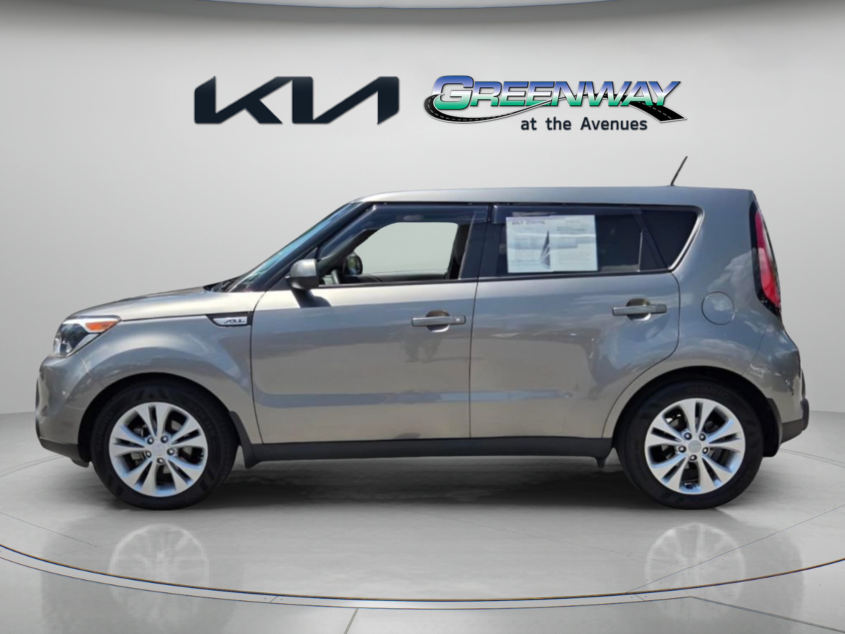Used 2015 Kia Soul + FWD image 4