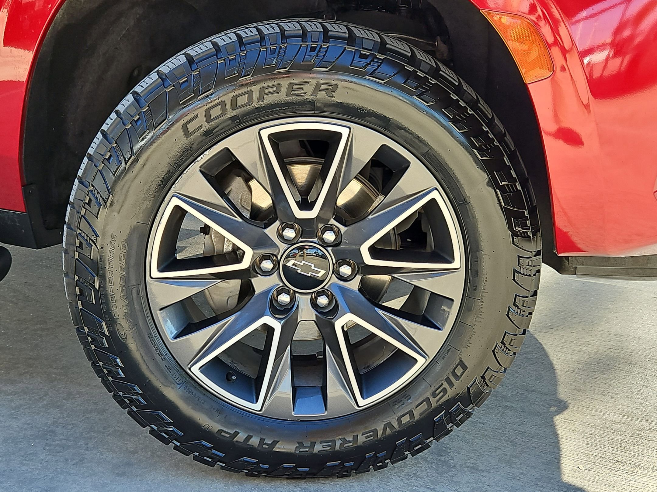 Certified 2024 Chevrolet Suburban Z71 w/ Luxury Package image 35