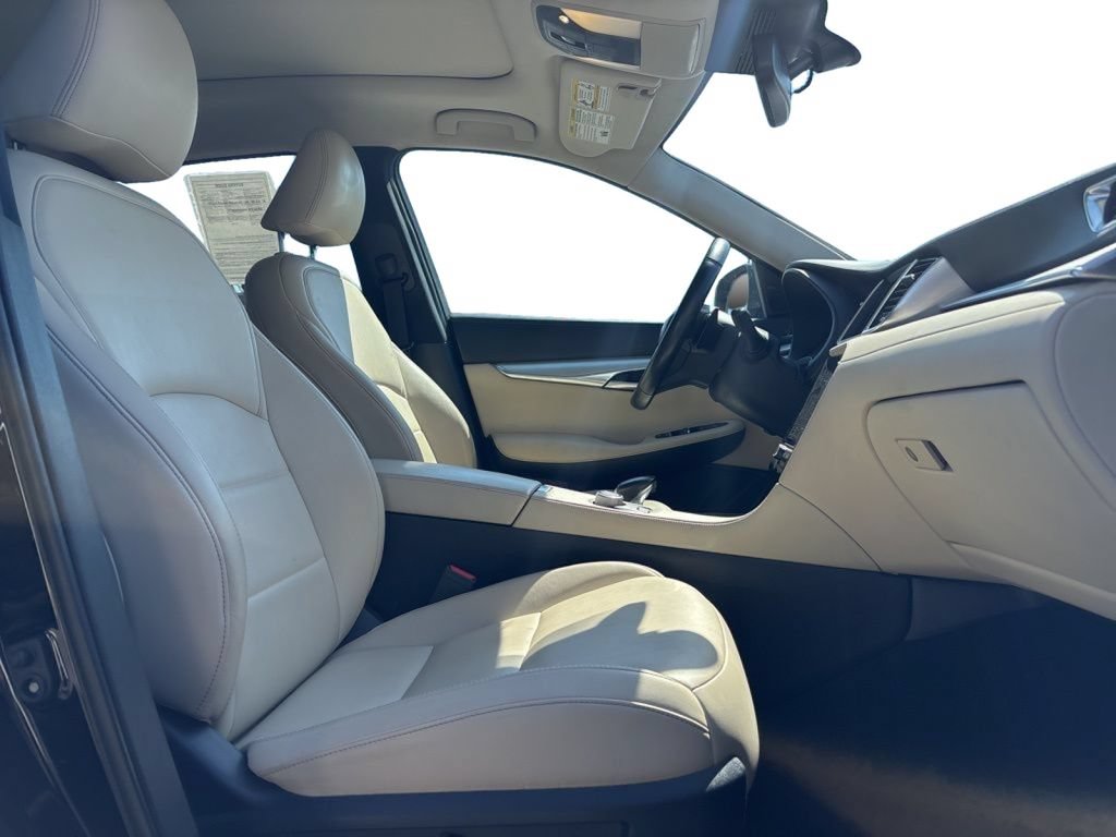 Used 2019 INFINITI QX50 Luxe w/ Navigation Package AWD/4WD image 8
