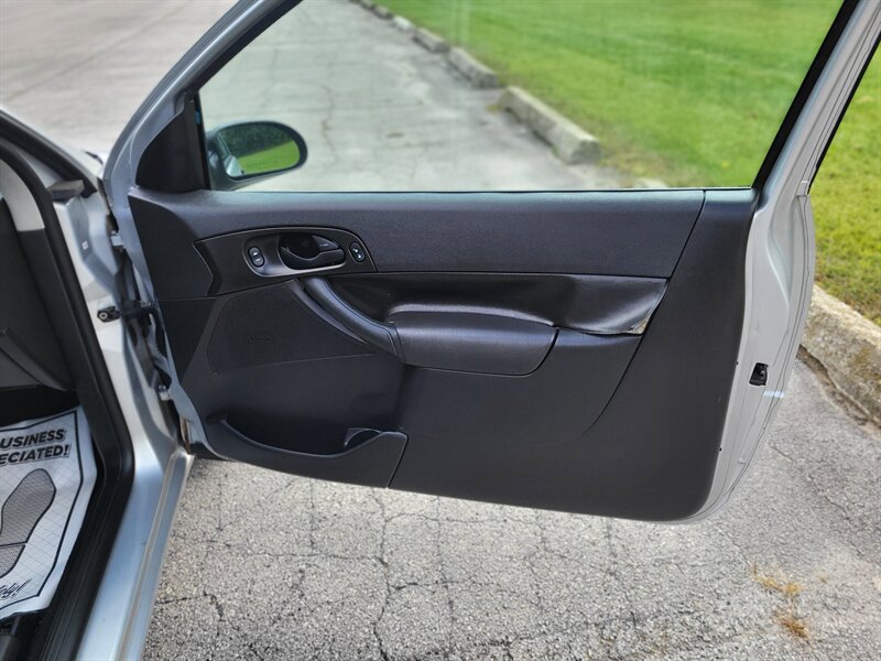 Used 2005 Ford Focus SE image 15
