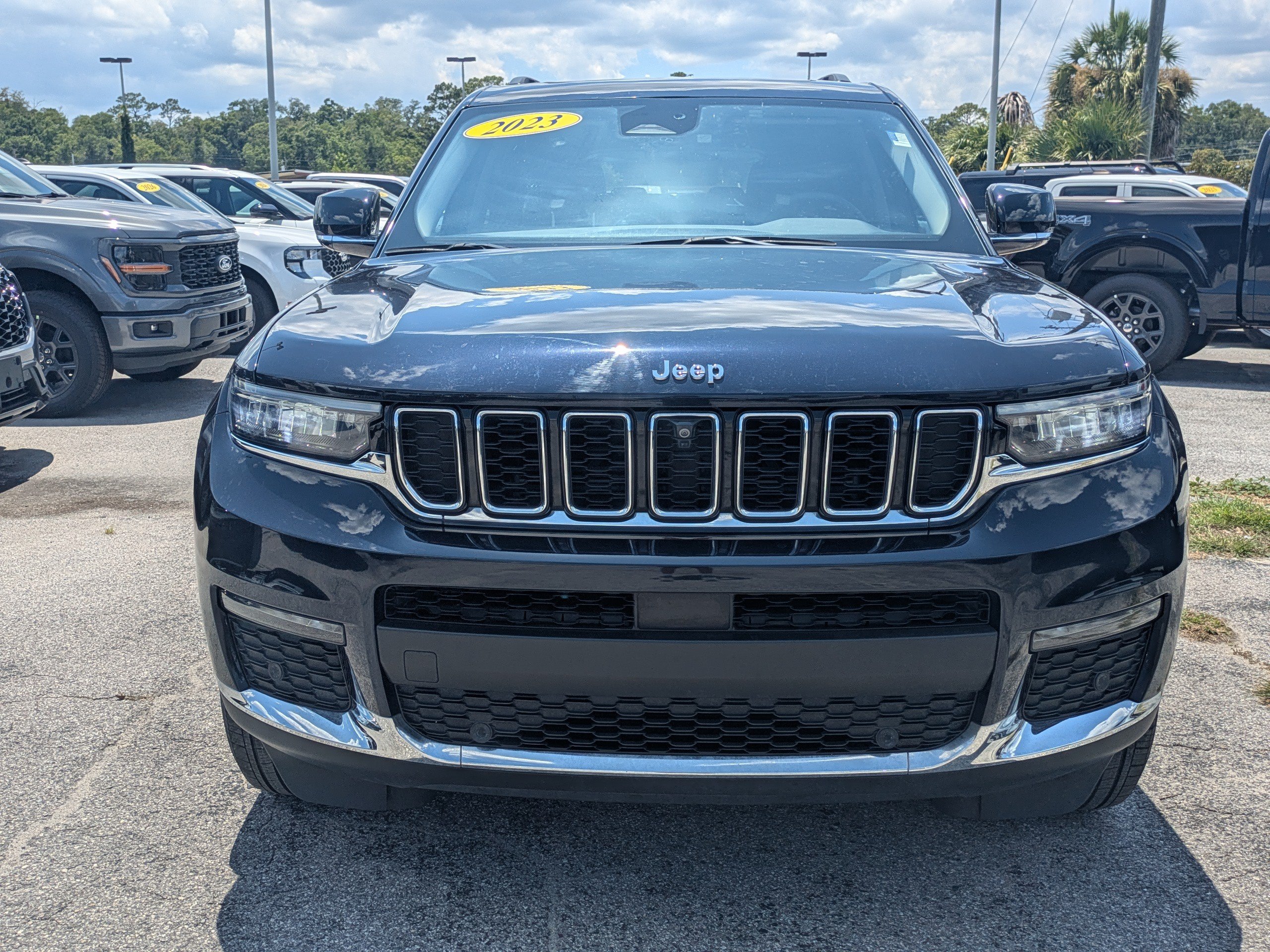 Used 2023 Jeep Grand Cherokee L Limited w/ Luxury Tech Group II AWD/4WD image 9