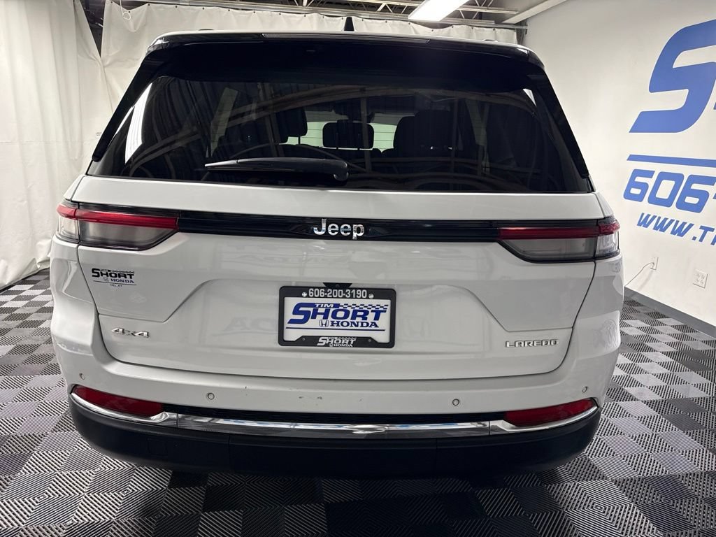 Used 2023 Jeep Grand Cherokee Laredo AWD/4WD image 7