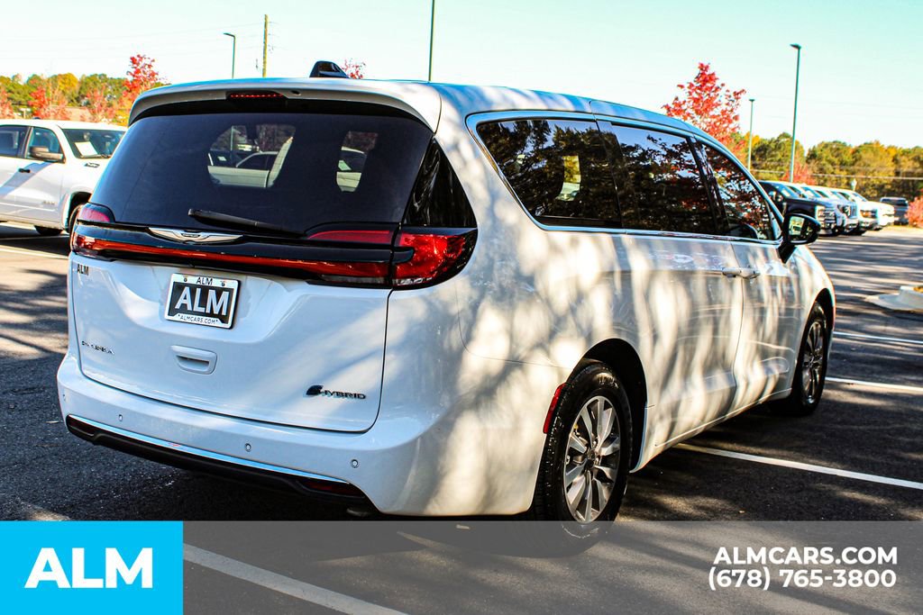 Used 2024 Chrysler Pacifica Select image 6