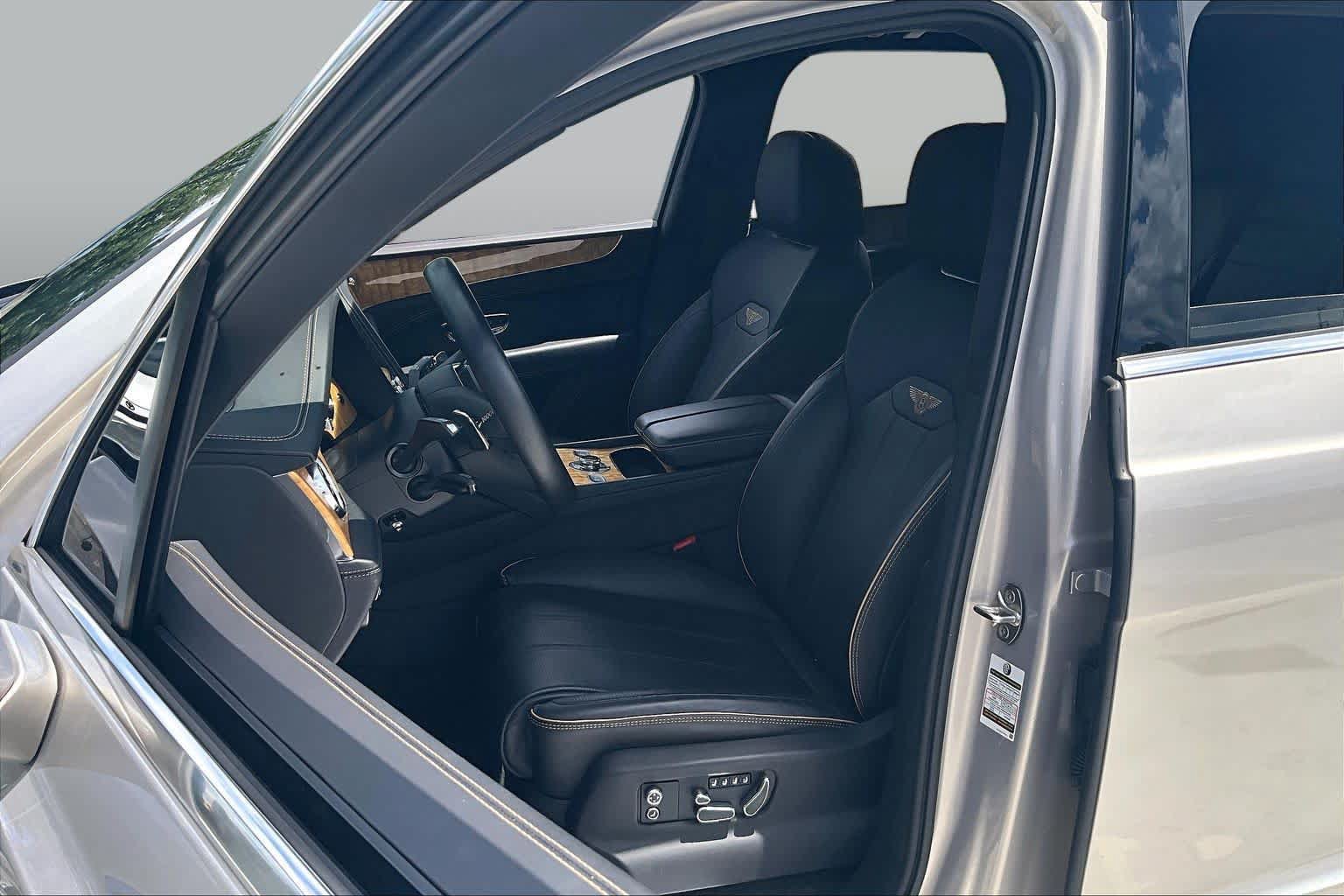 Used 2022 Bentley Bentayga AWD/4WD image 8