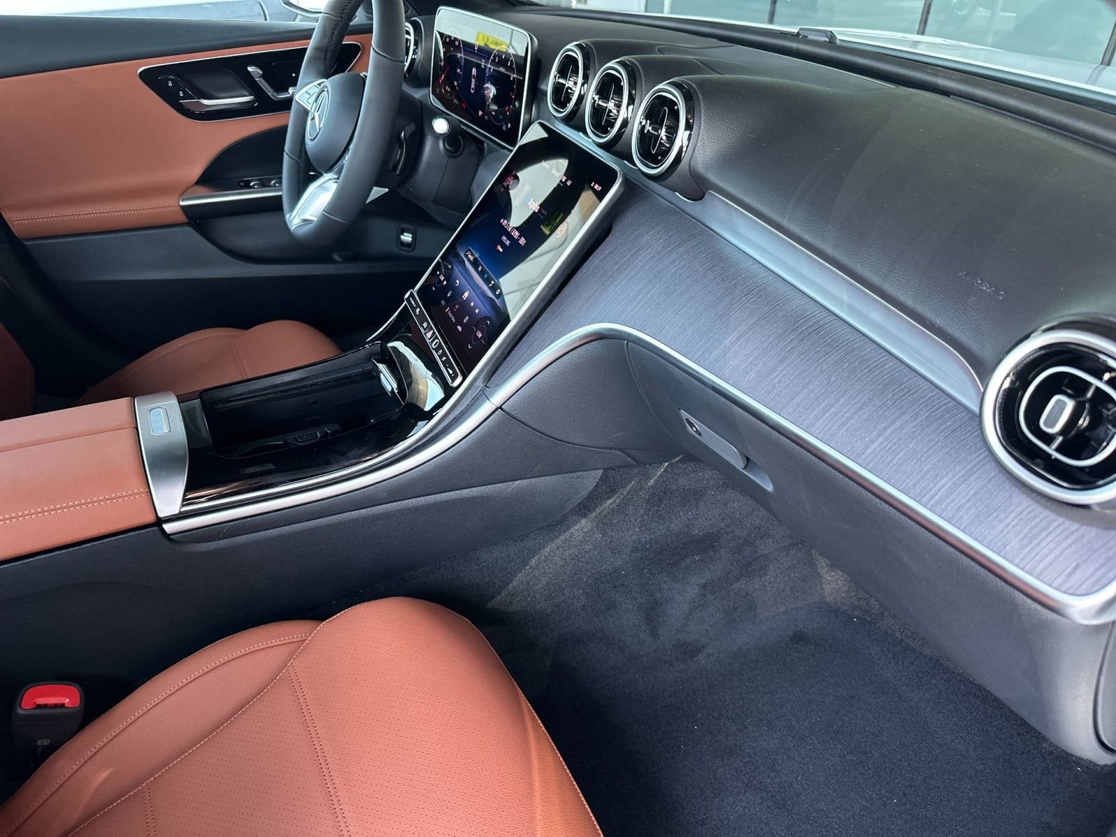 New 2025 Mercedes-Benz C 300 4MATIC Sedan image 16