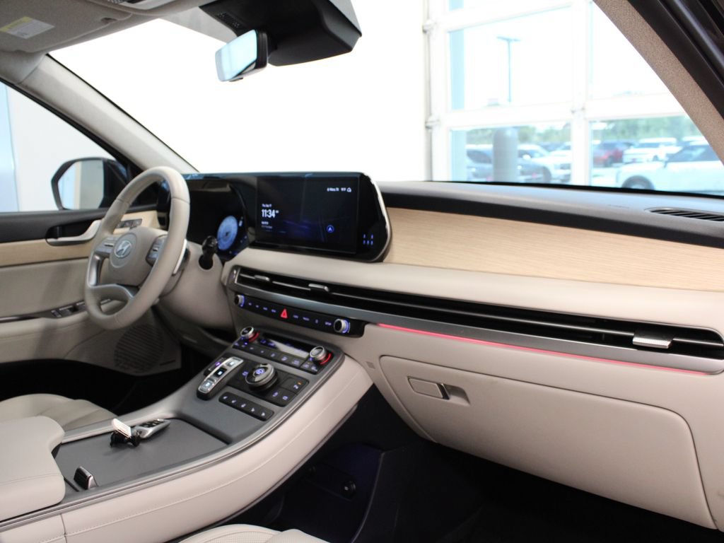 Used 2024 Hyundai Palisade Limited FWD image 19
