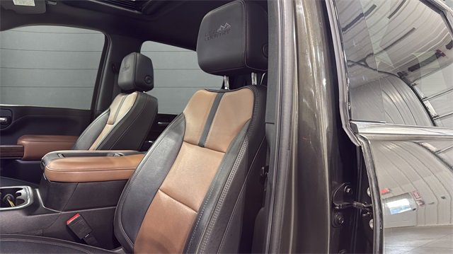 Used 2022 Chevrolet Silverado 3500 High Country w/ Safety Package II image 24