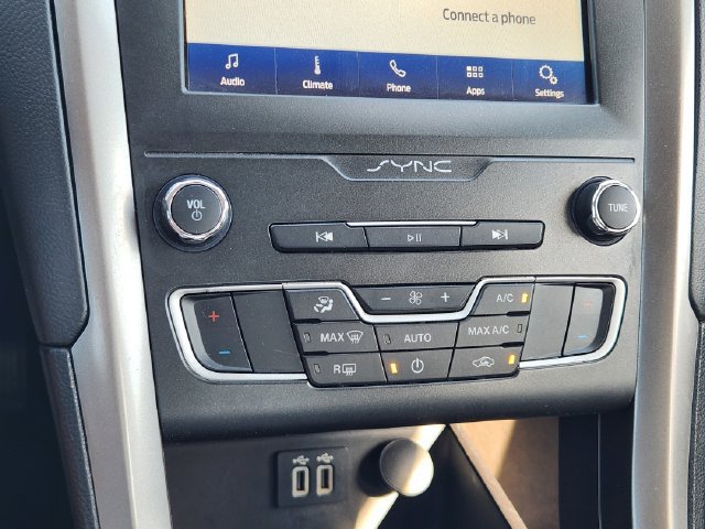 Used 2020 Ford Fusion SE FWD image 20