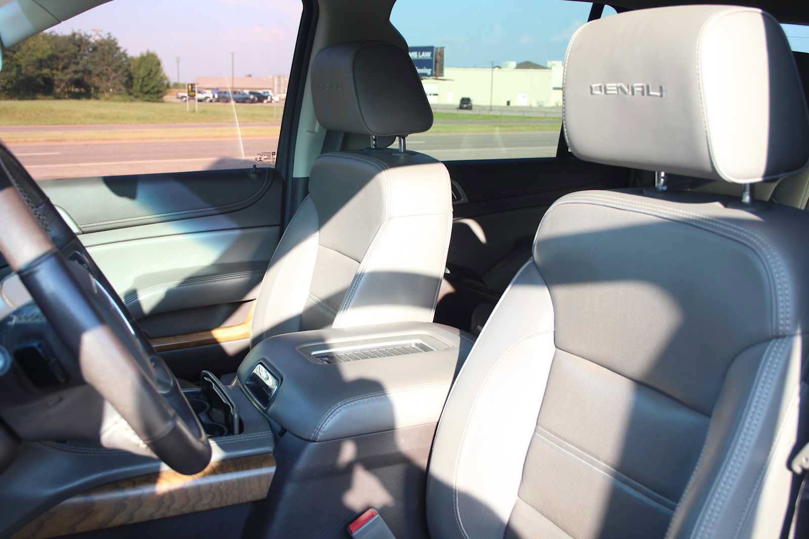 Used 2020 GMC Yukon Denali w/ Open Road Package AWD/4WD image 27