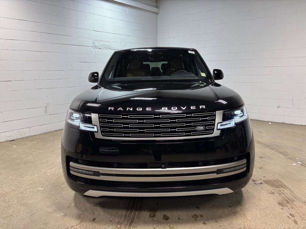 Used 2025 Land Rover Range Rover Long Wheelbase SE image 3