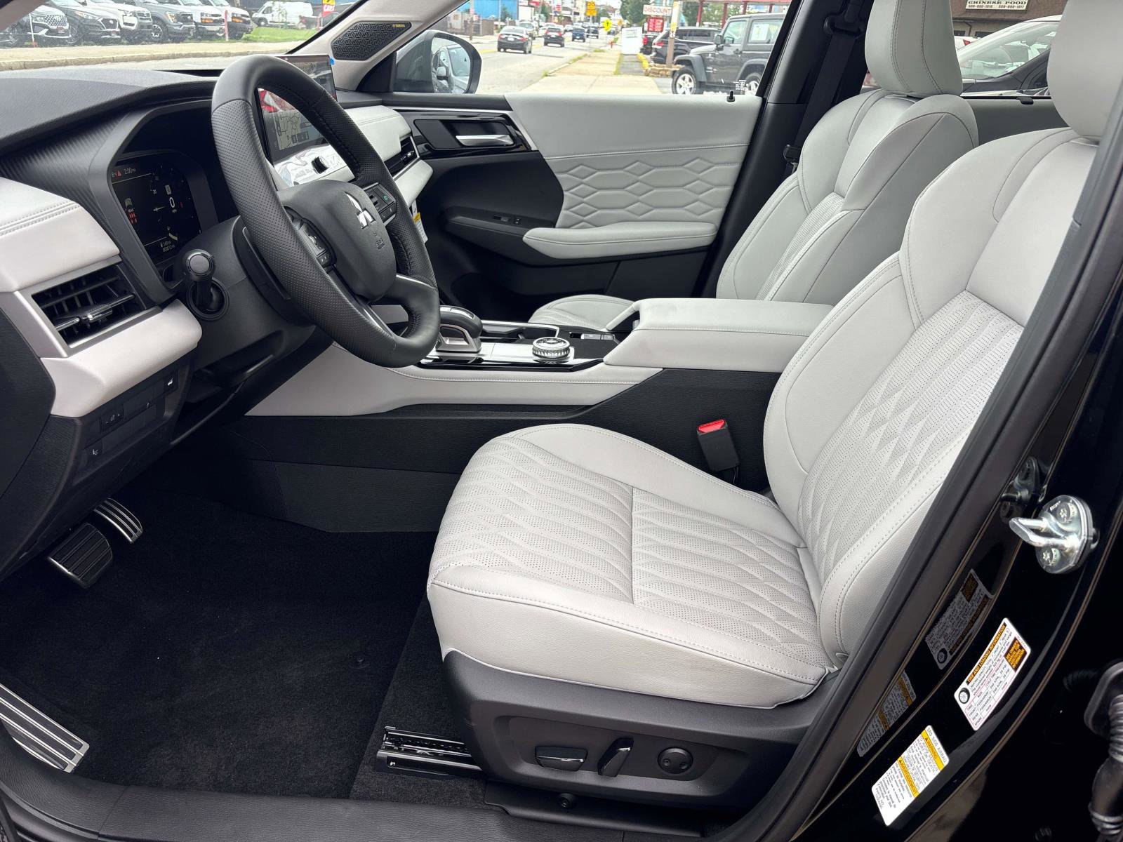 New 2025 Mitsubishi Outlander AWD image 11