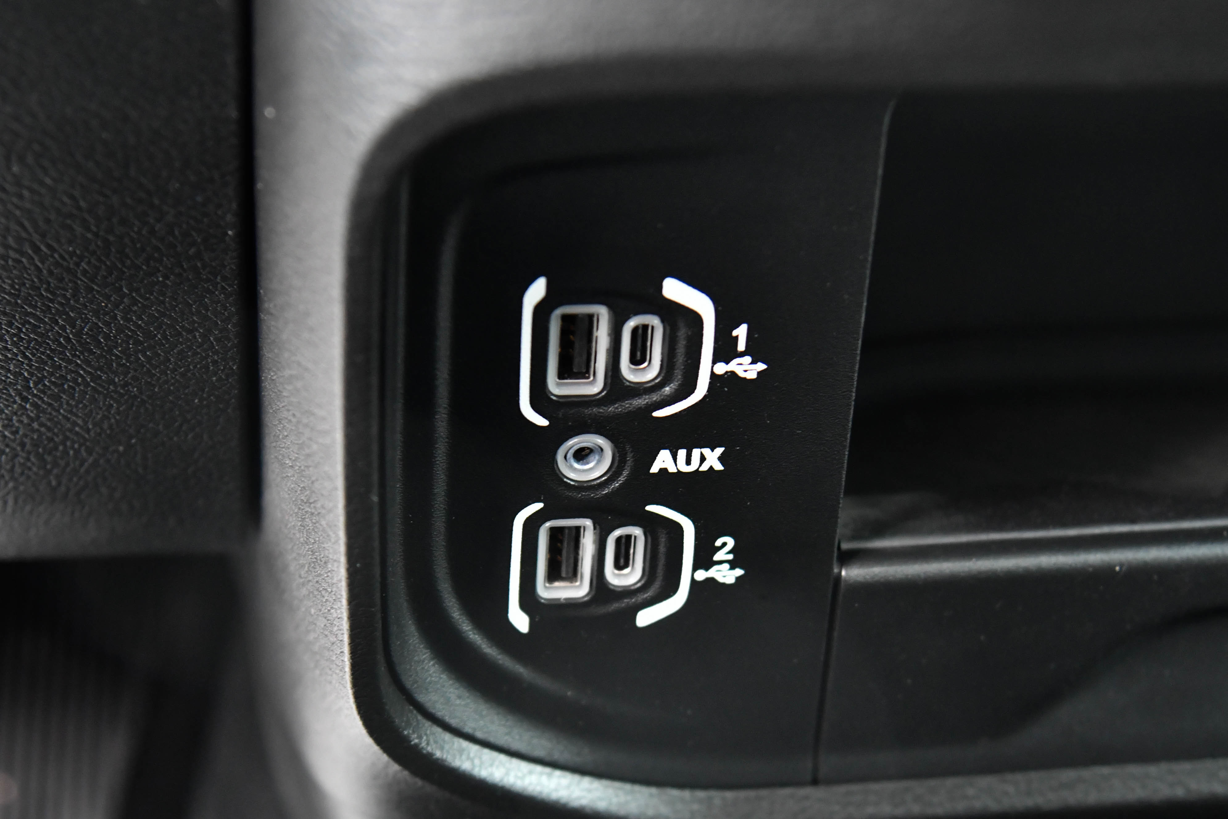 Used 2024 RAM 2500 Laramie image 32