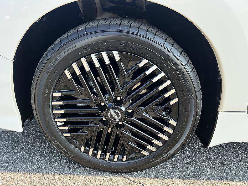 Certified 2025 Nissan Leaf SV Plus FWD image 9