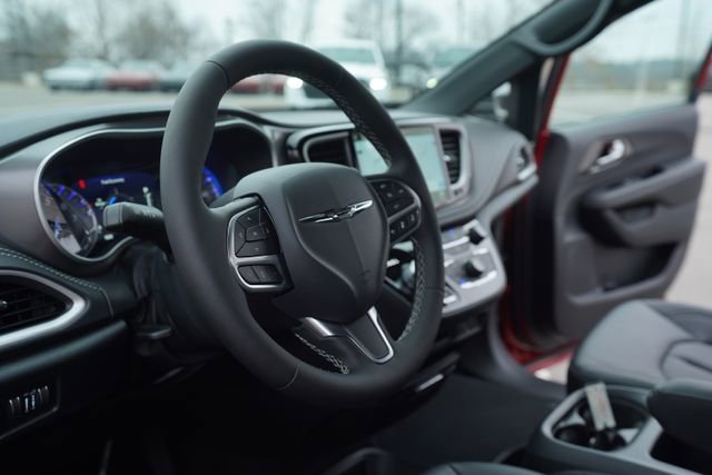 New 2026 Chrysler Pacifica Select FWD image 27
