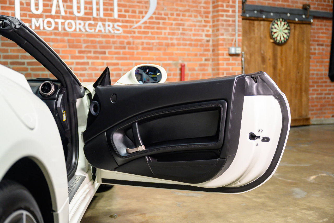 Used 2014 Ferrari California image 32