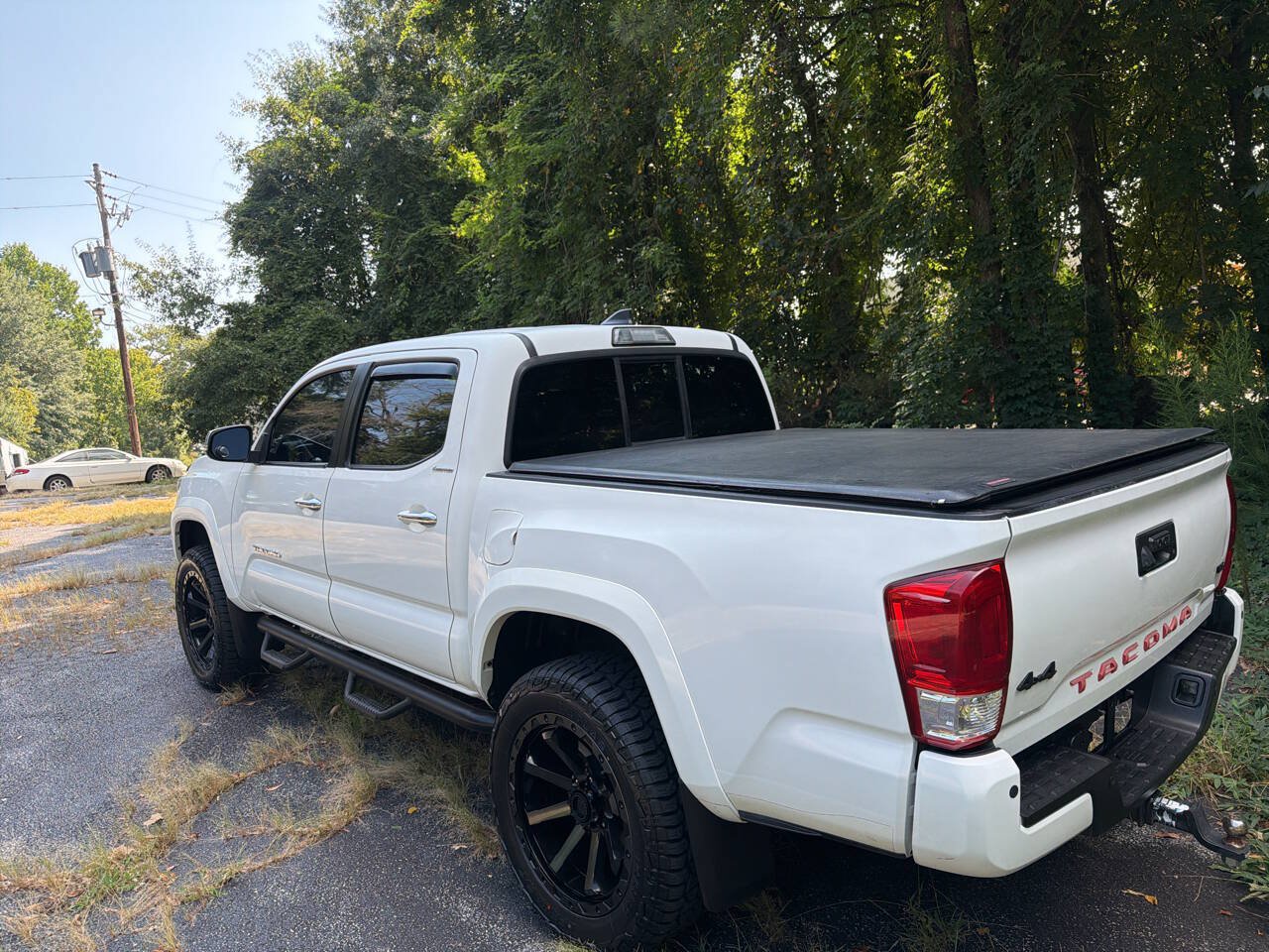 Used 2016 Toyota Tacoma Limited w/ Towing Package AWD/4WD image 5