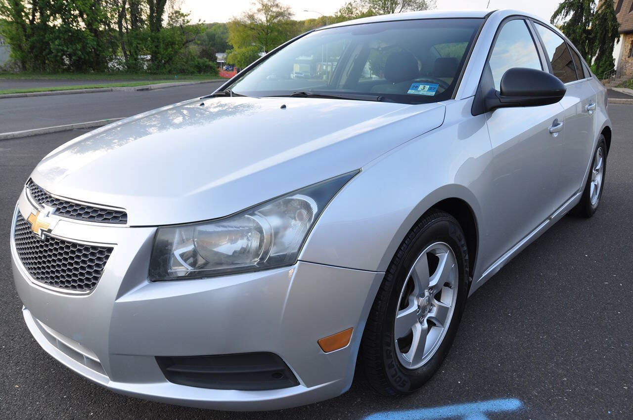 Used 2012 Chevrolet Cruze LS w/ Connectivity Package FWD image 2