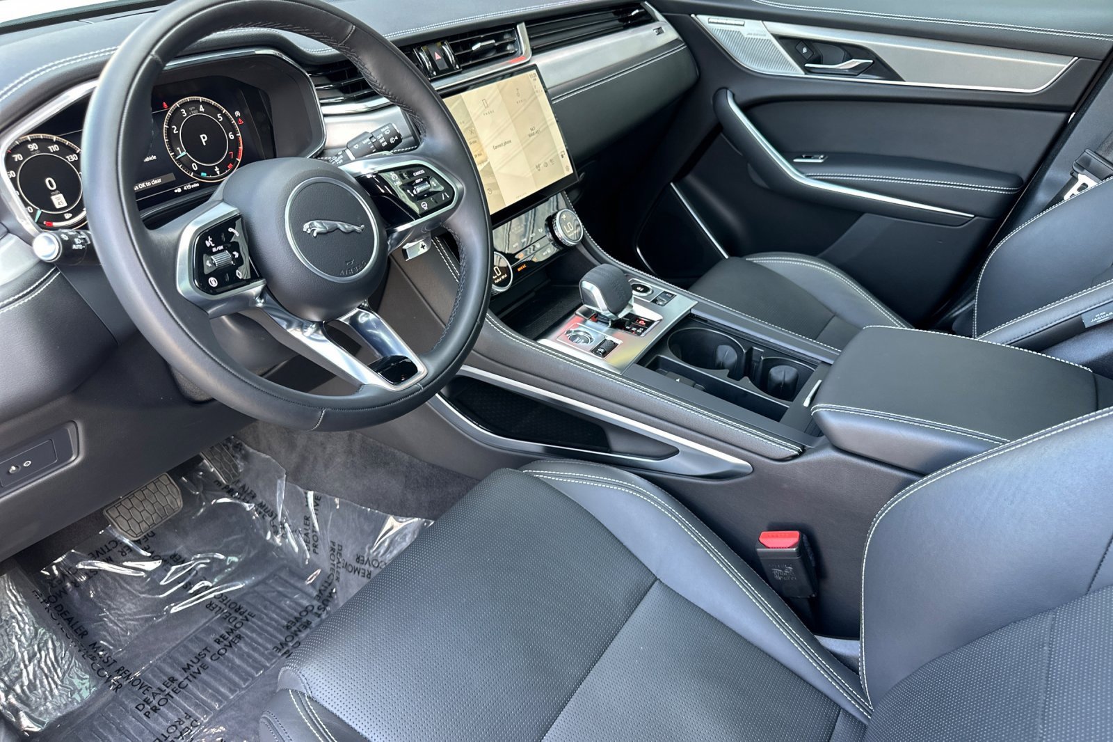 Used 2025 Jaguar F-PACE R-Dynamic S image 9