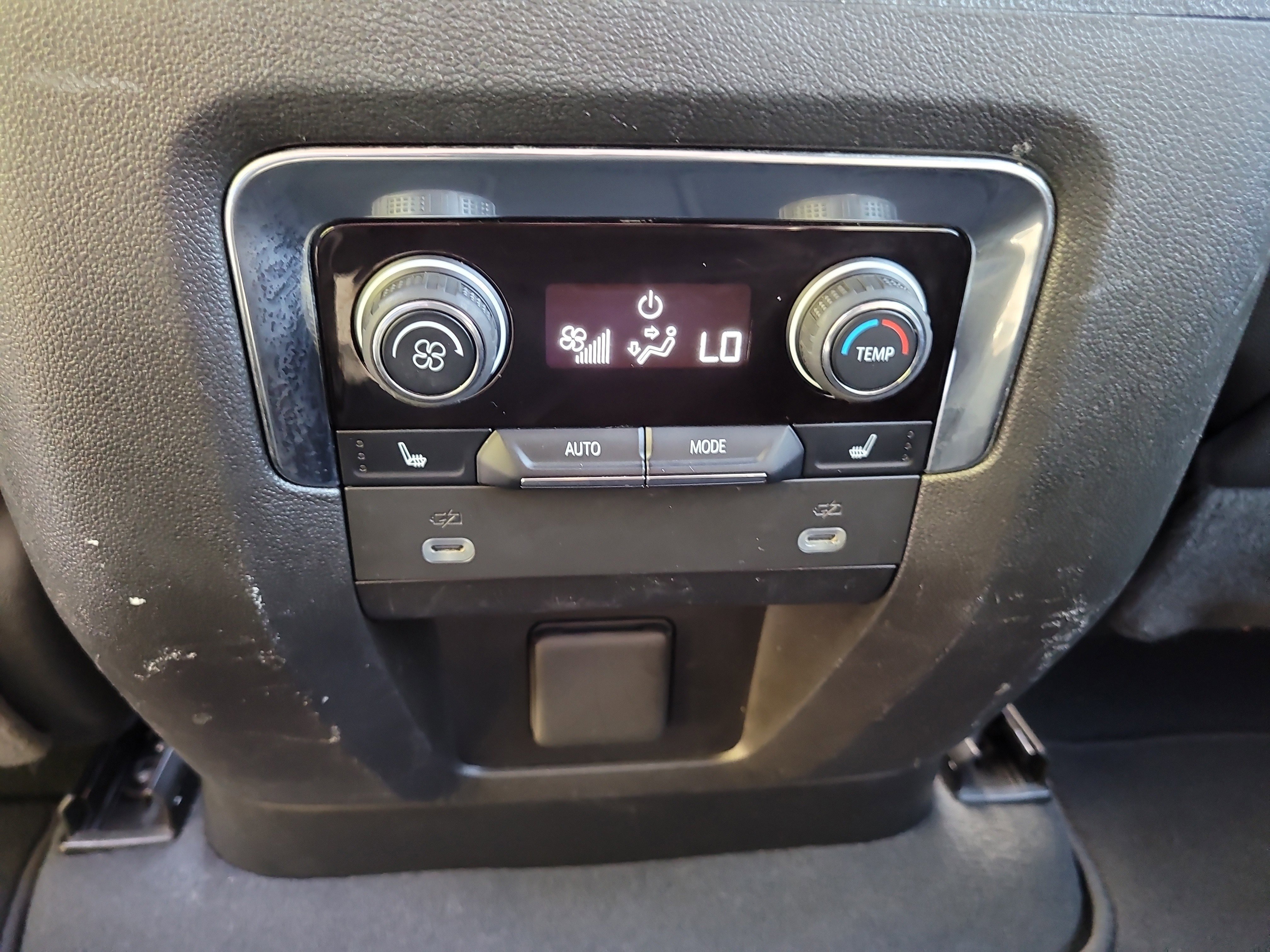 Used 2023 Chevrolet Suburban Premier image 19